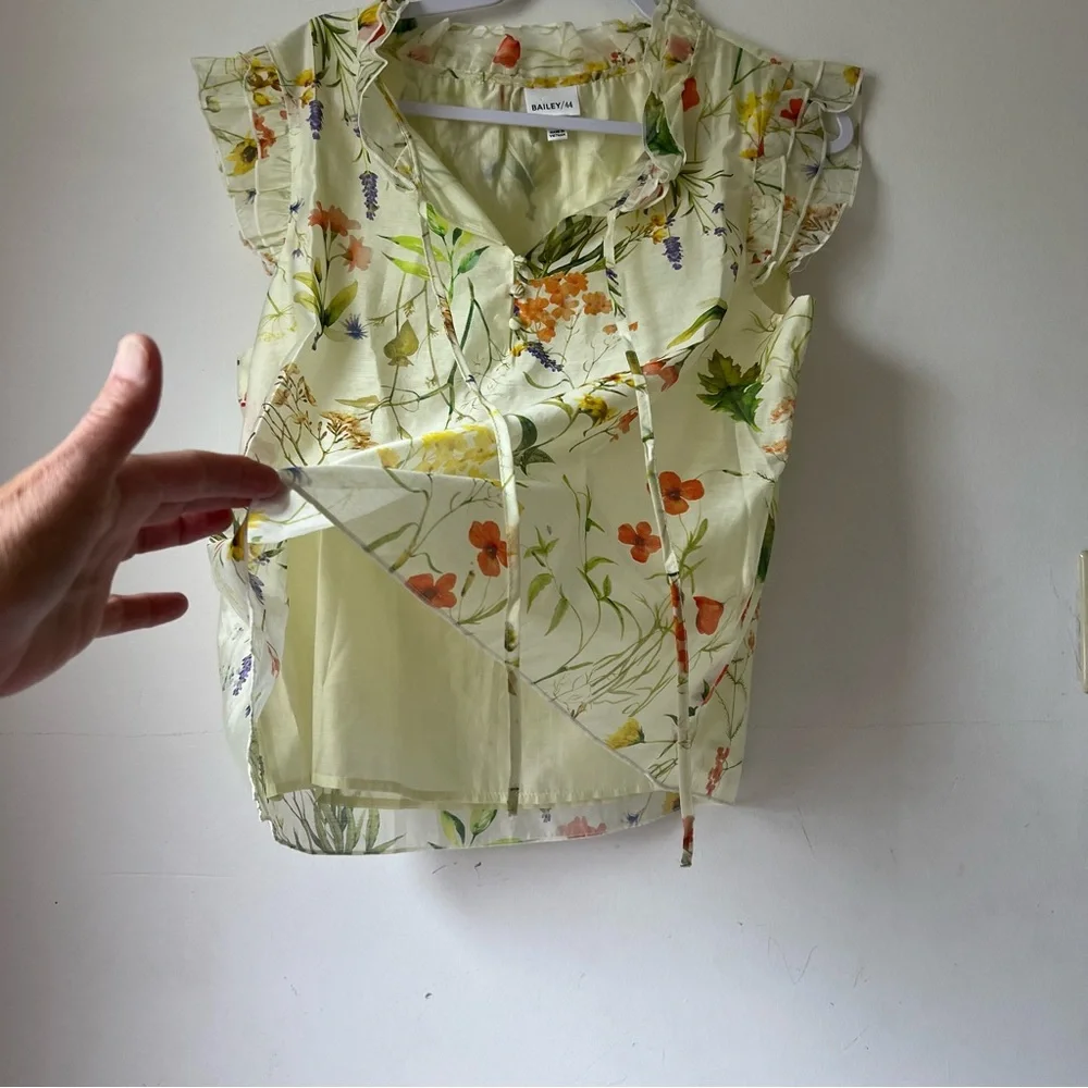 Bailey 44 Size L Light Green Floral Blouse NWOT - Picture 5 of 9